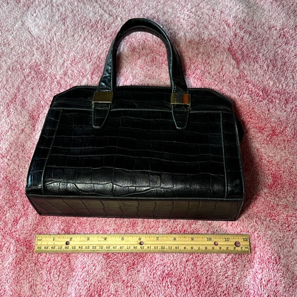 Classic style vegan handbag - Picture 3 of 9